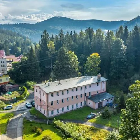 Apartment Utulny V Jizerskych Horach -apartman Mili