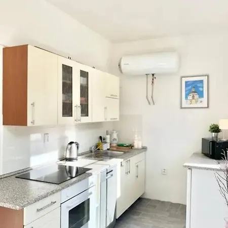 Utulny V Jizerskych Horach -apartman Mili Apartment Kořenov